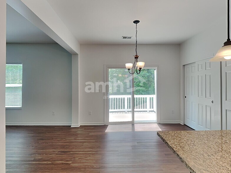 Building Photo - 1617 Shire Village Dr