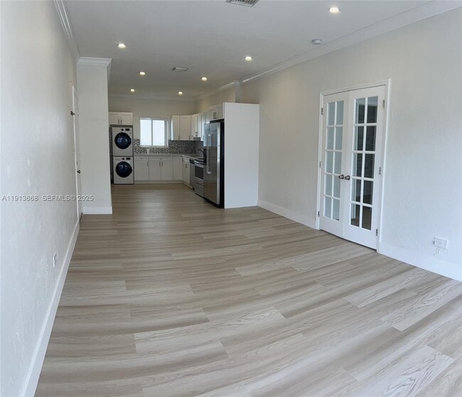 Building Photo - 1990 Bay Dr