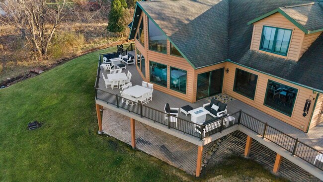 Building Photo - 222 Grouse Dr