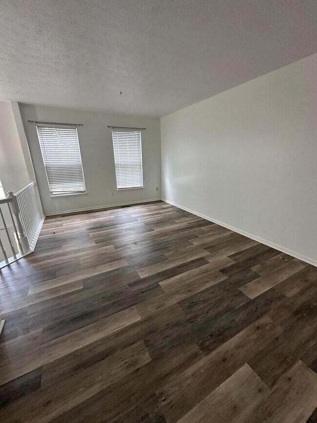 Building Photo - 5047 Leasdale Rd