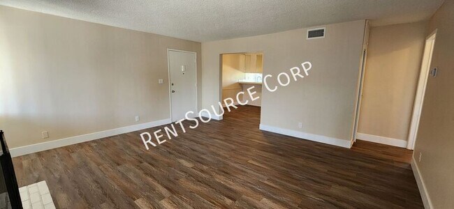 Building Photo - 708 Santa Barbara Dr W