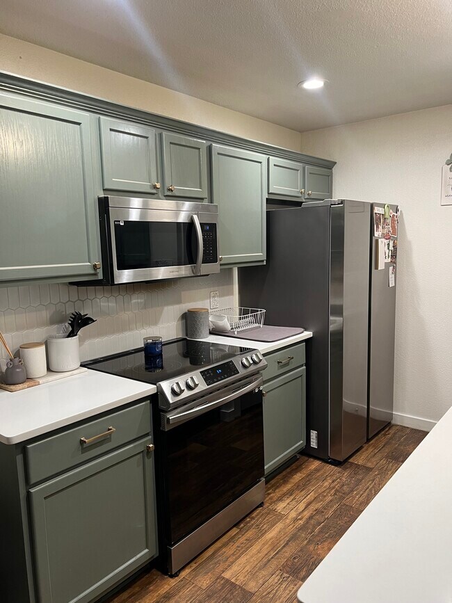 Building Photo - 2203 Stoneham Ct