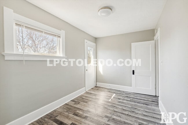 Building Photo - 4117 Thornton Ave