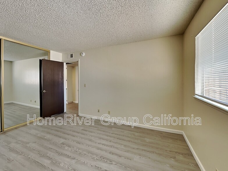 Building Photo - 5903 Spring Glen Dr