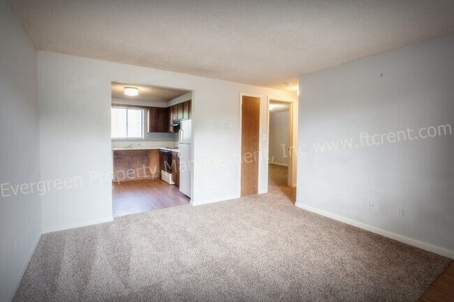 Building Photo - 2939 Glendale Dr