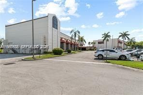 Building Photo - 9220 S Hollybrook Lake Dr