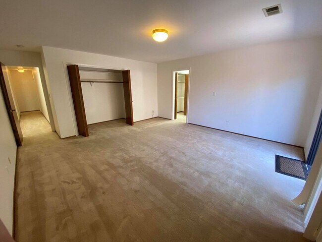 Building Photo - Spacious West Menlo Park Home for Rent