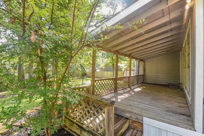 Building Photo - 507 Sioux River Rd