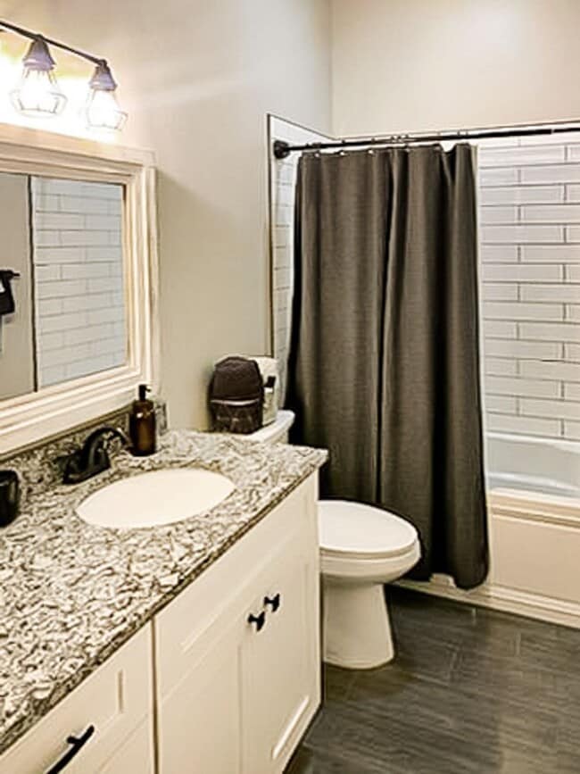 Building Photo - Charming 3 Bedroom 2 Bath Home
