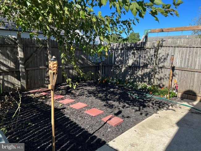 Building Photo - 406 S Spinnaker Ln