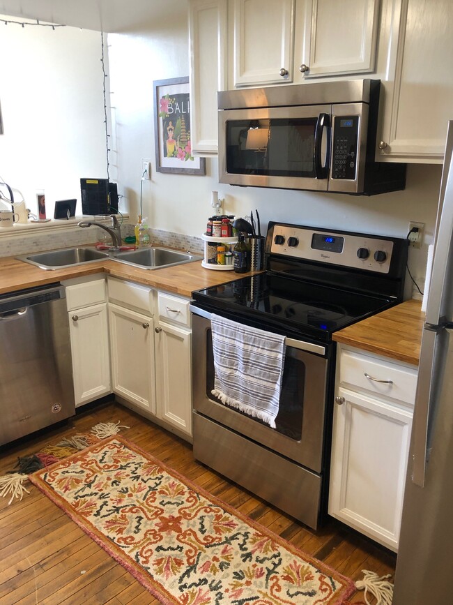 Building Photo - 400 E Clayton St