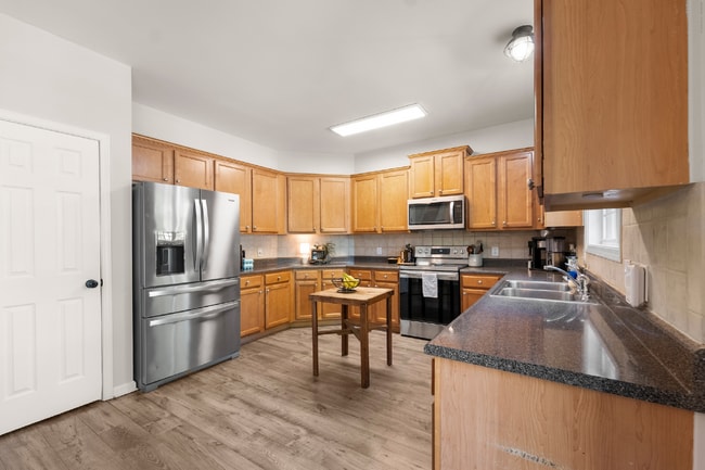 Building Photo - Spacious 5 Bedroom/3 Bath Home with Basement!