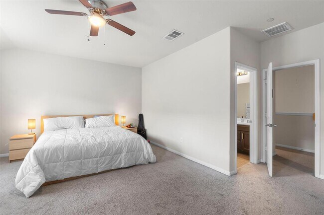 Building Photo - 516 E Slaughter Ln