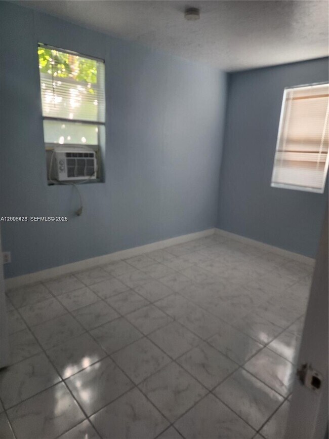 Building Photo - 224 SW 6th Ave