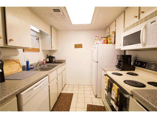 Building Photo - 2401 Leon St