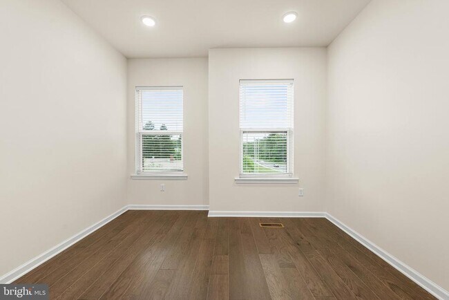Building Photo - 105 Vaughn Dr