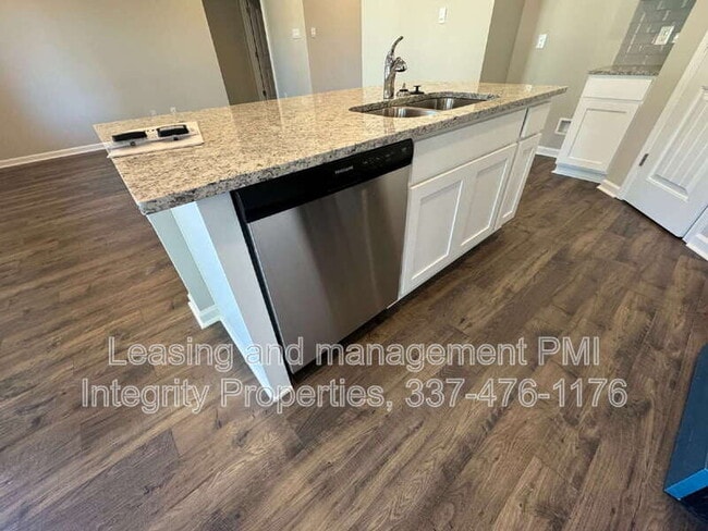 Building Photo - 331 White Pine Dr