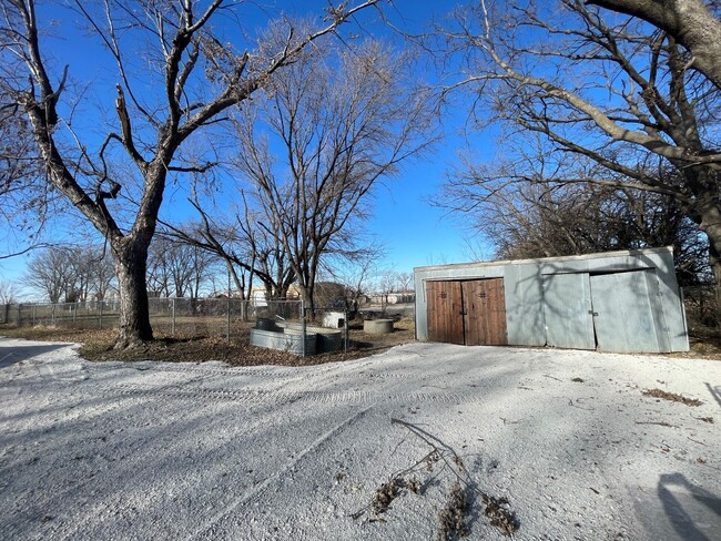 Building Photo - Acreage In Papillion!