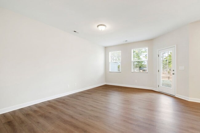 Building Photo - Charming 3BR Townhome in the Sought-After Springvale Community!