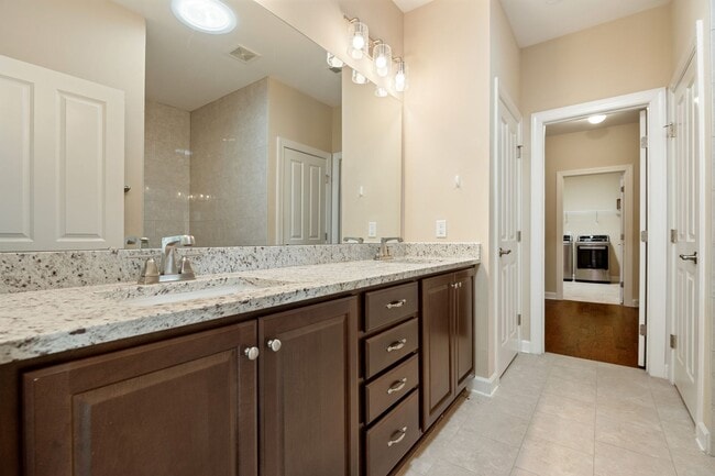 Building Photo - Gorgeous Home in Durham!