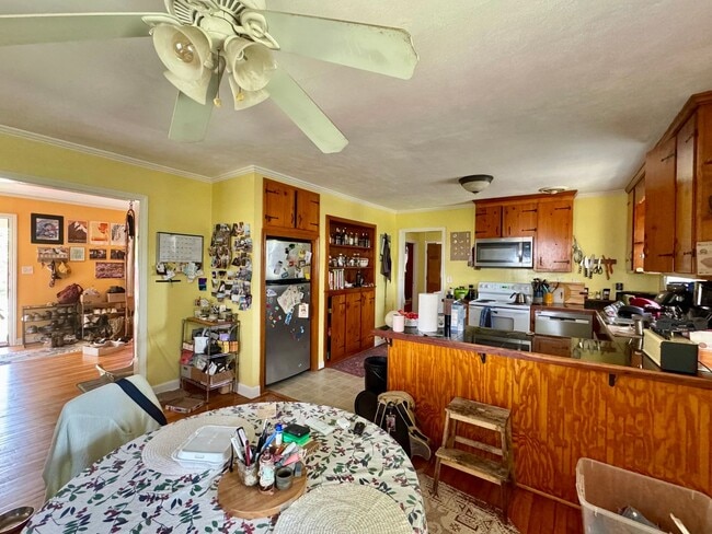 Building Photo - Charming Carrboro Classic | 3-Bedroom Home Steps from Downtown!