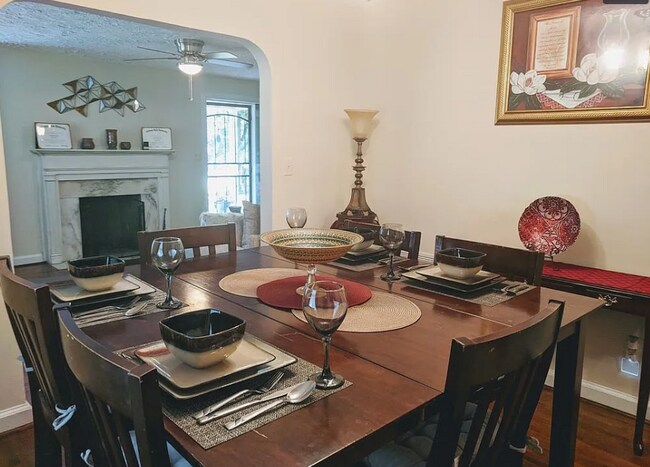 Building Photo - 22 W Cromwell St