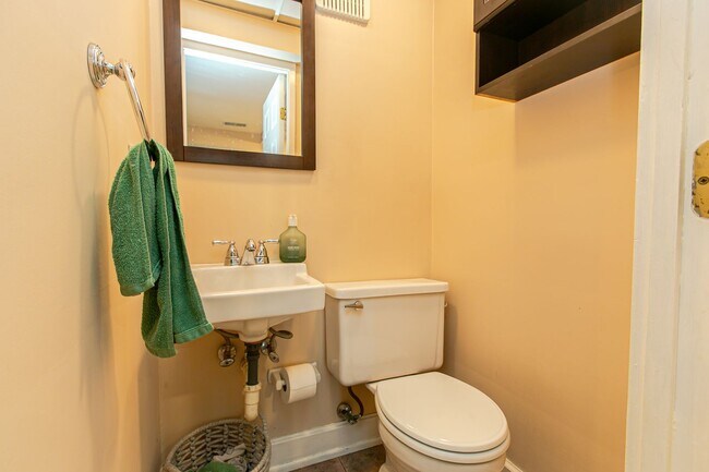 Building Photo - OPEN HOUSE 9/13 11AM-1PM  Beautiful 3-Bedr...