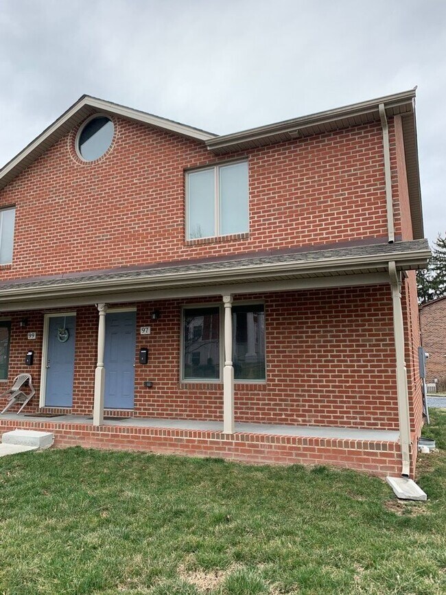 Primary Photo - Charming 2-Bedroom Duplex for Rent in Brid...