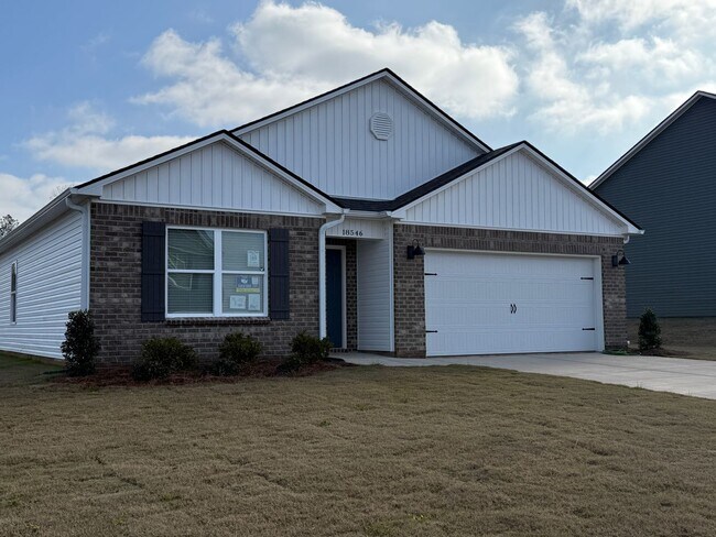 Building Photo - Caffee sub-division, very close to Mercedes plant, one level 4 Bedroom/2 Bath 1774 sqft