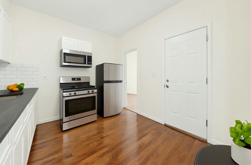 Building Photo - 411 N Hamlin Ave