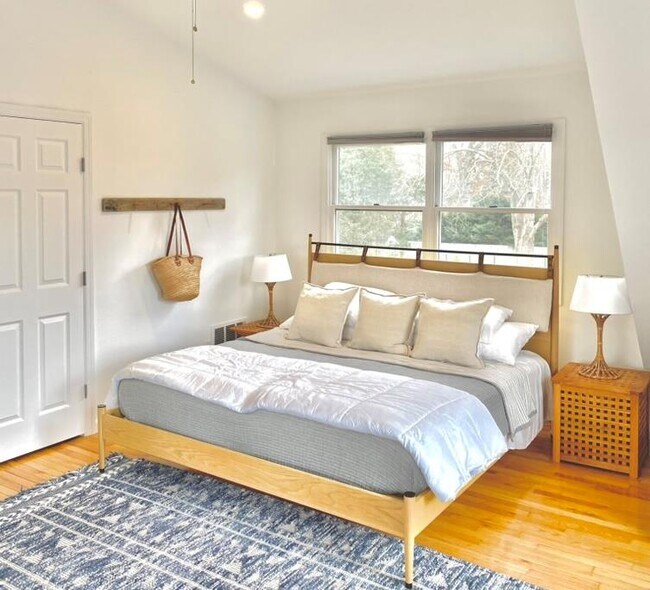 Building Photo - 6 Nidzyn Ave