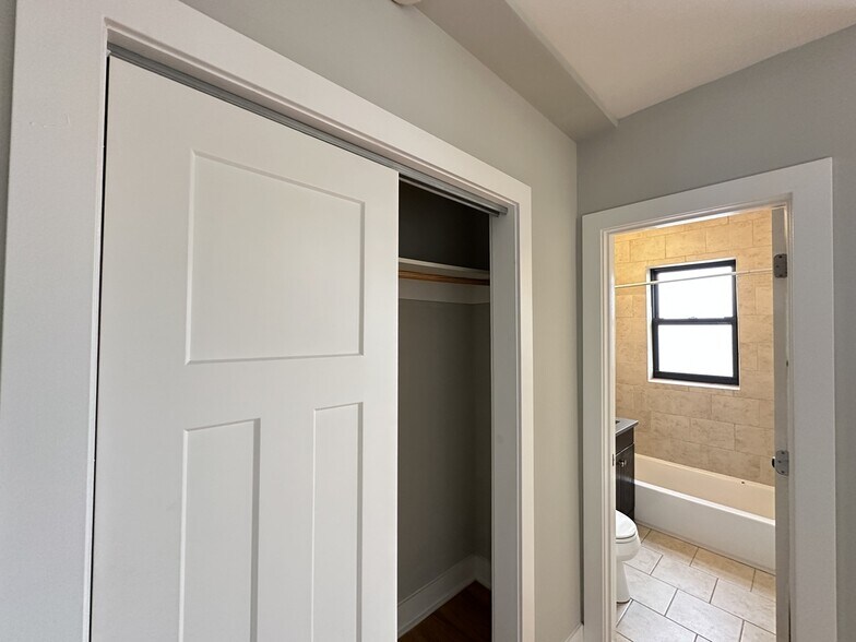 Building Photo - 4349 N Damen