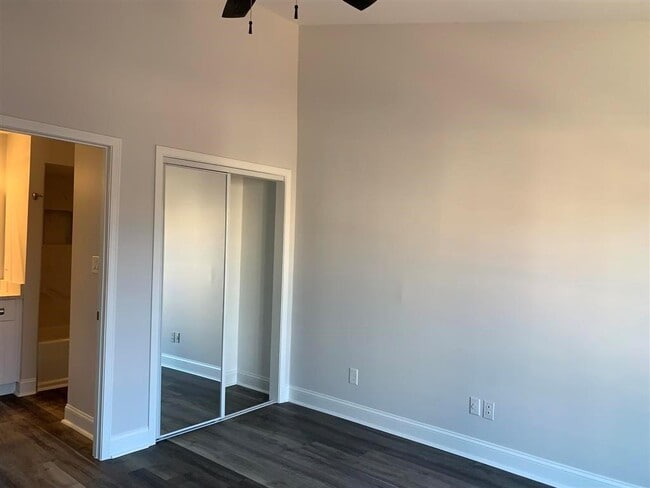Building Photo - 604 Serramonte Dr