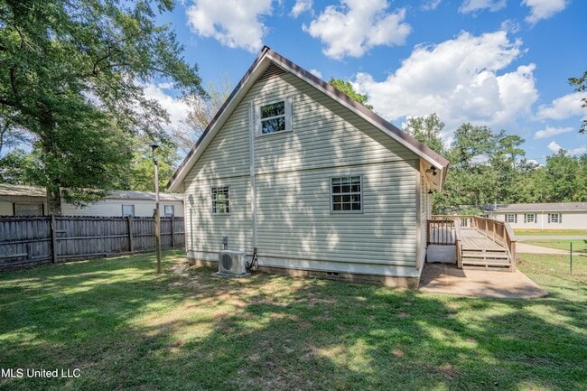 Building Photo - 1076 Lilinoe Way