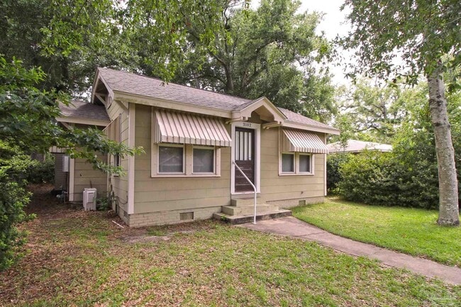 Building Photo - 3102 E De Soto St