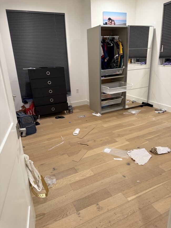 Building Photo - 946 Saratoga St