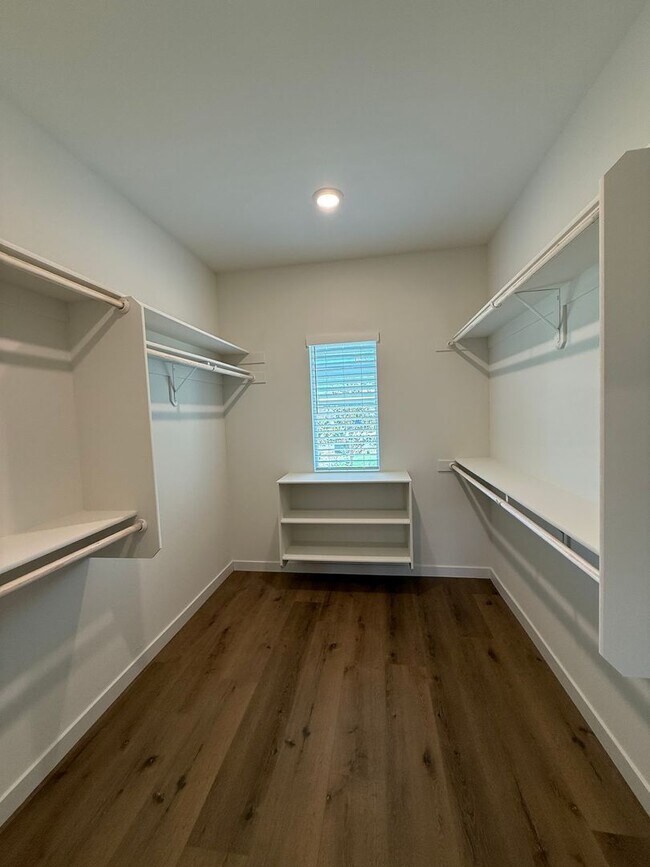 Building Photo - 16806 Mairs Dr