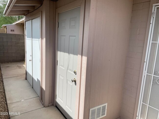 Building Photo - 1349 E Sahuaro Dr