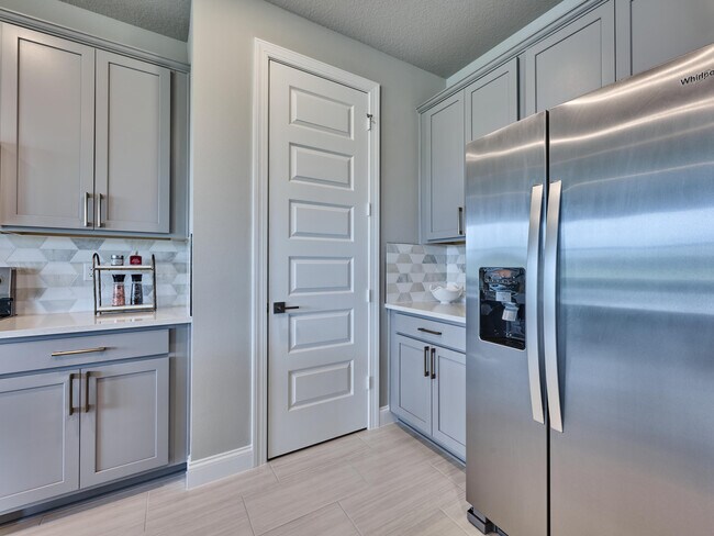 Building Photo - 8960 Dahlia Cir