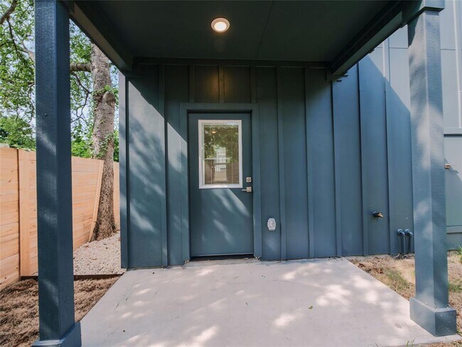 Building Photo - 1042 Rosemont St