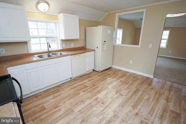 Building Photo - 308 Cherry Way