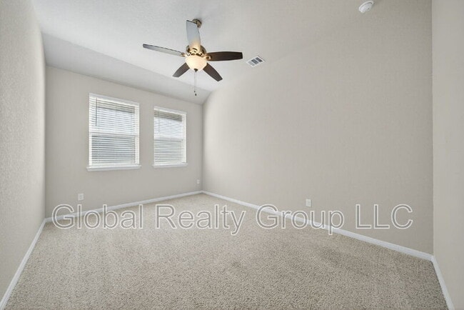 Building Photo - 812 Silver Fox