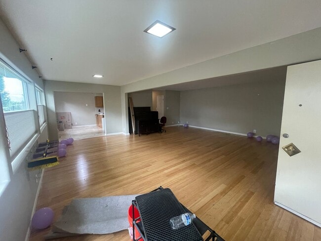 Primary Photo - Spacious 2 Bed 1 Bath Apt in SLC