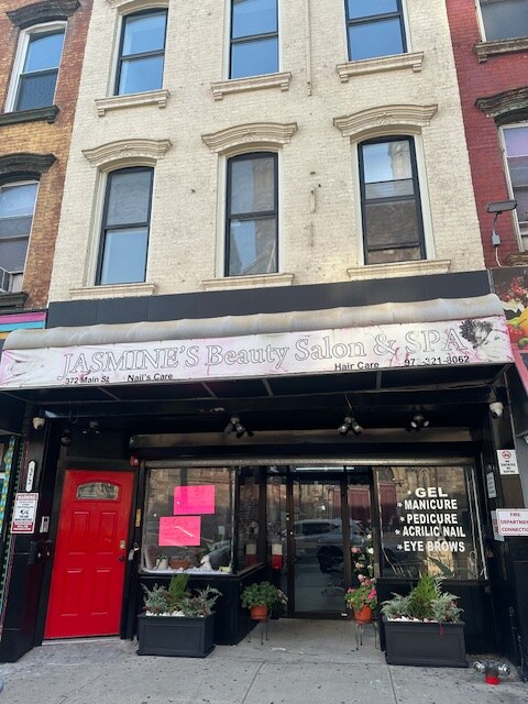 Building Photo - 372 Main St