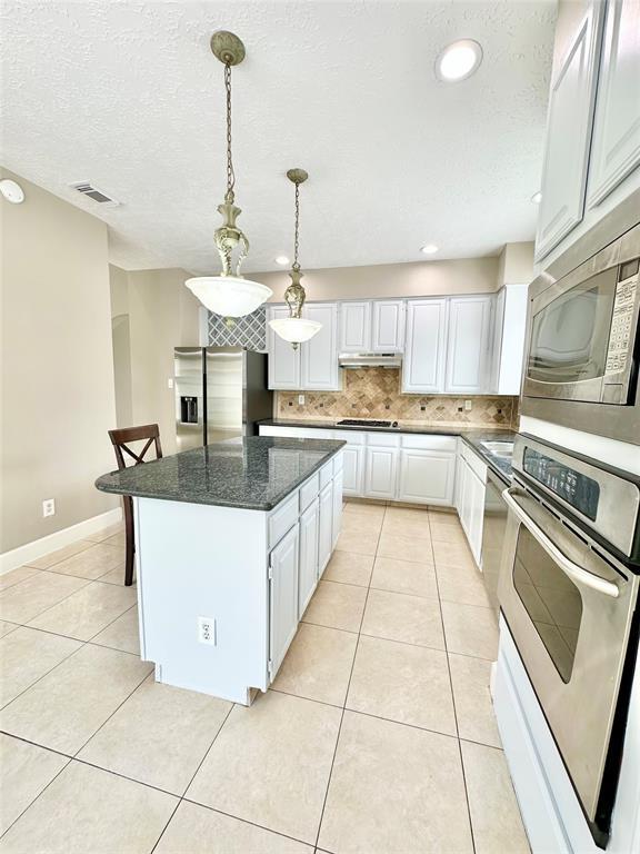 Building Photo - 14503 Redwood Bend Trail