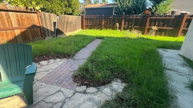 Building Photo - 1465 Venice Cir