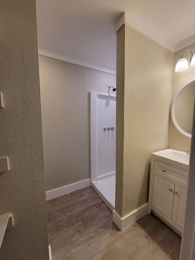 Building Photo - FIRST 3 MONTHS ONLY $1,195!  Updated 3 Bed...