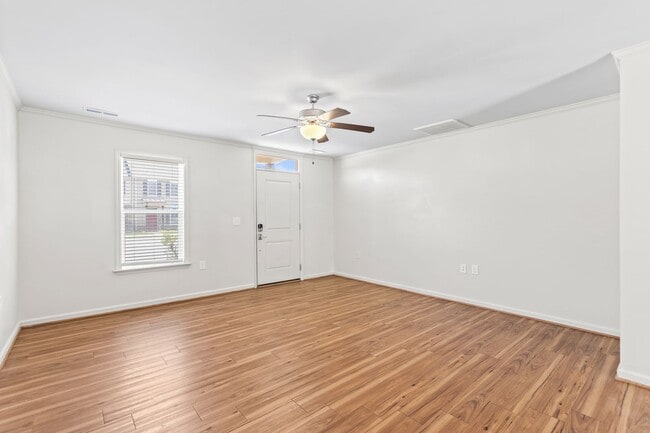 Building Photo - 2BR Townhome Near Camp Lejeune