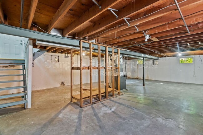 Building Photo - 1216 Lakeview Ave