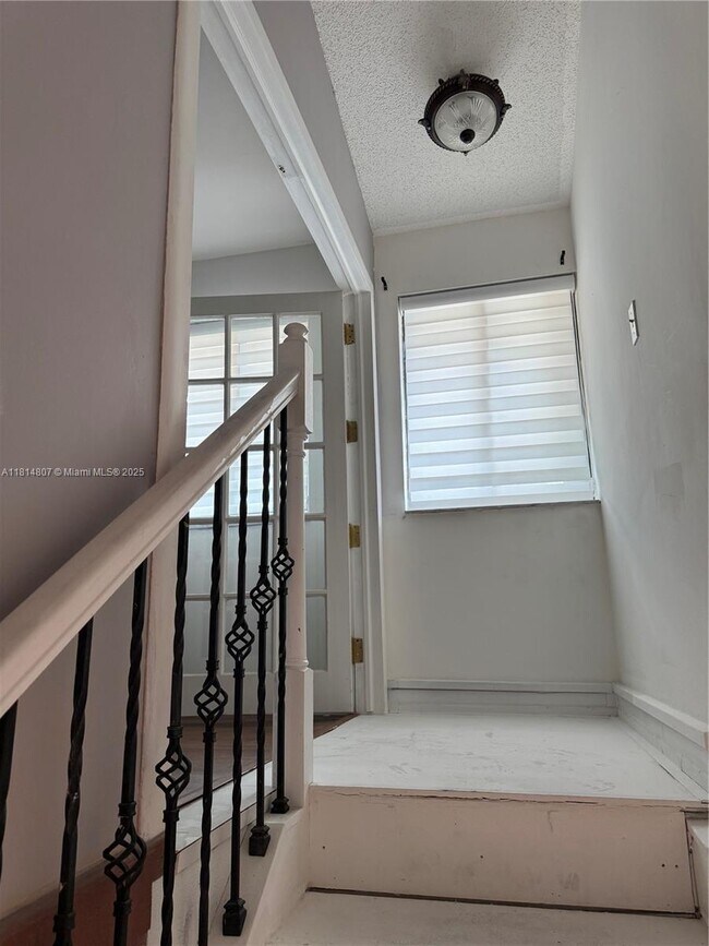Building Photo - 541 NE 199th Ln